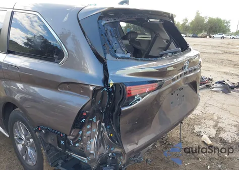 2022 Toyota Sienna Xle z USA, uszkodzony, nr VIN 5TDYRKEC4NS129841